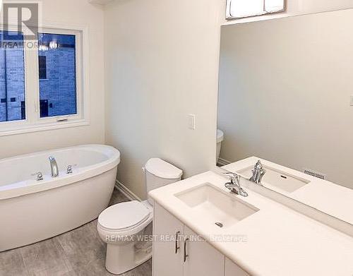 37 Kinloss Street, Vaughan, ON - Indoor Photo Showing Bathroom