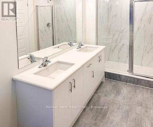 37 Kinloss Street, Vaughan, ON - Indoor Photo Showing Bathroom