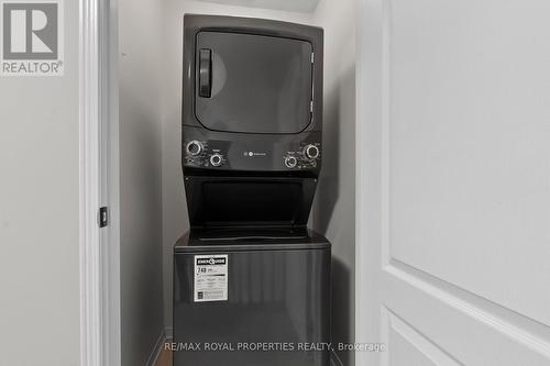 110 Expedition Crescent, Whitchurch-Stouffville, ON - Indoor Photo Showing Laundry Room