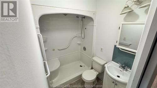 264 Delaware Avenue, Chatham, ON - Indoor Photo Showing Bathroom