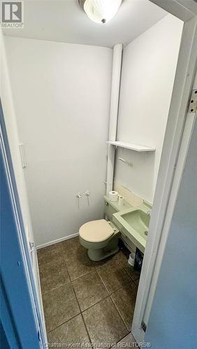 264 Delaware Avenue, Chatham, ON - Indoor Photo Showing Bathroom