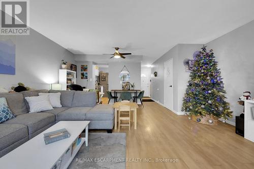 215 - 350 Quigley Road, Hamilton, ON - Indoor Photo Showing Living Room