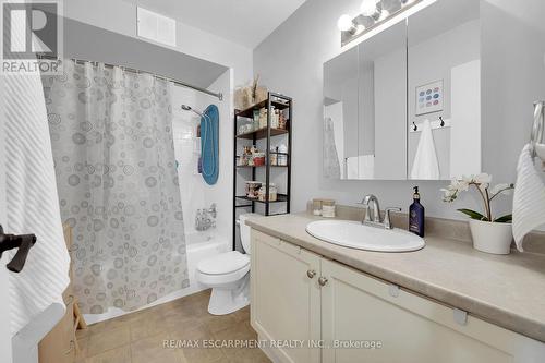 215 - 350 Quigley Road, Hamilton, ON - Indoor Photo Showing Bathroom