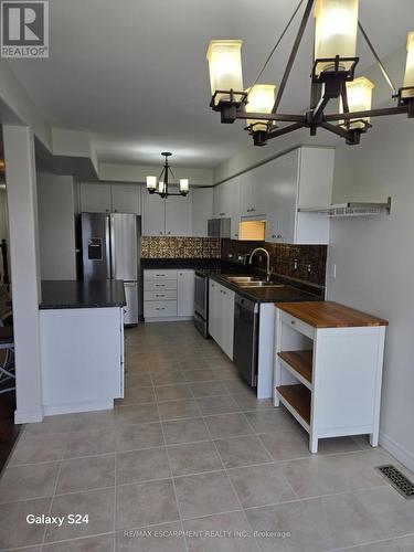 12 Magnificent Way, Hamilton, ON - Indoor Photo Showing Kitchen