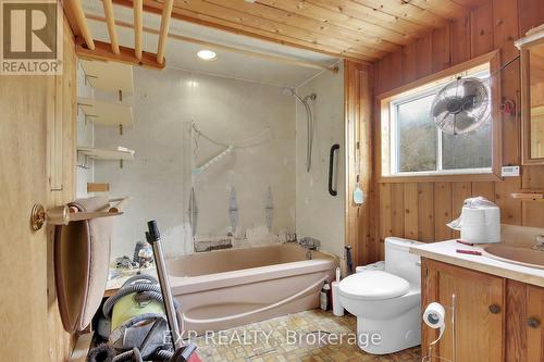 370 Darling, Concession 10 Road, Lanark Highlands, ON - Indoor Photo Showing Bathroom