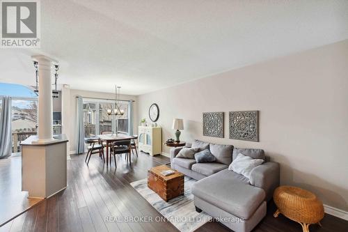 278 Montmorency Way, Ottawa, ON - Indoor Photo Showing Living Room