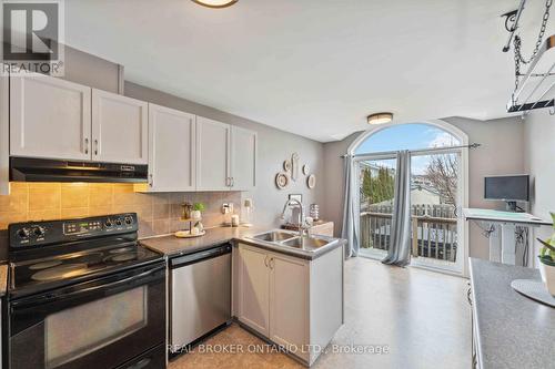 278 Montmorency Way, Ottawa, ON - Indoor Photo Showing Kitchen With Double Sink