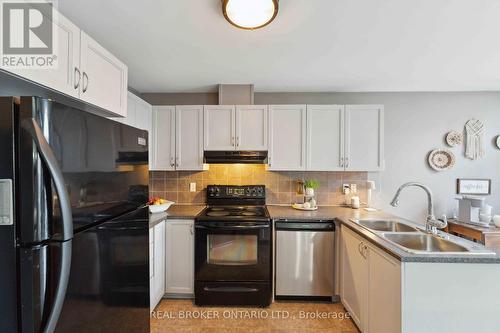 278 Montmorency Way, Ottawa, ON - Indoor Photo Showing Kitchen With Double Sink