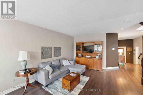 278 Montmorency Way, Ottawa, ON - Indoor Photo Showing Living Room