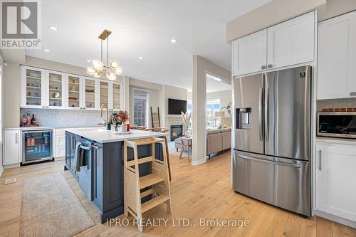 174 Moody Drive, Vaughan, ON - Indoor Photo Showing Kitchen With Upgraded Kitchen