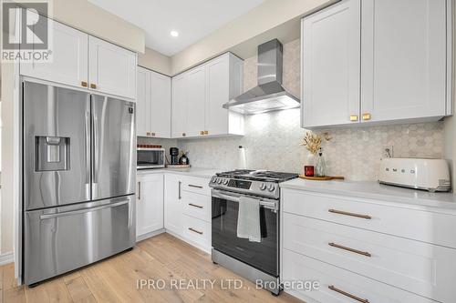 174 Moody Drive, Vaughan, ON - Indoor Photo Showing Kitchen With Upgraded Kitchen