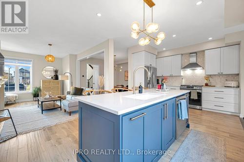 174 Moody Drive, Vaughan, ON - Indoor Photo Showing Kitchen With Upgraded Kitchen