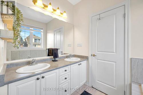 174 Moody Drive, Vaughan, ON - Indoor Photo Showing Bathroom