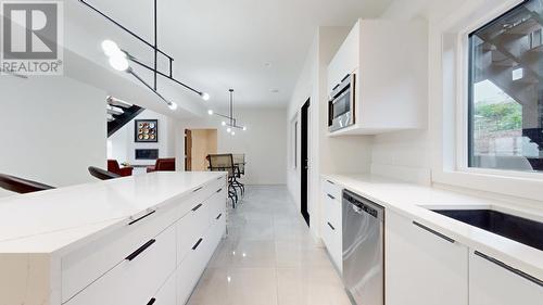 11706 Quail Ridge Place, Osoyoos, BC - Indoor Photo Showing Kitchen