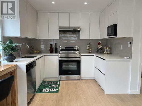 3236 W 35Th Avenue, Vancouver, BC - Indoor Photo Showing Kitchen