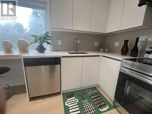 3236 W 35Th Avenue, Vancouver, BC - Indoor Photo Showing Kitchen