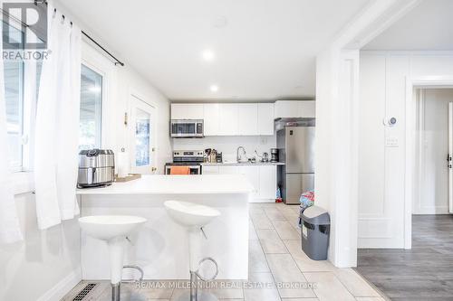 44 Oren Boulevard, Barrie, ON - Indoor Photo Showing Kitchen