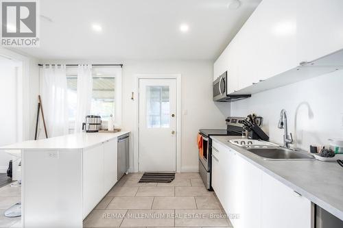 44 Oren Boulevard, Barrie, ON - Indoor Photo Showing Kitchen