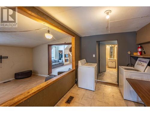 715 9Th Street S, Golden, BC - Indoor Photo Showing Laundry Room