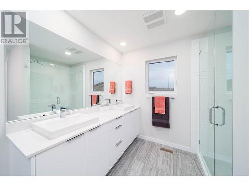 3781 Astoria Drive, West Kelowna, BC - Indoor Photo Showing Bathroom