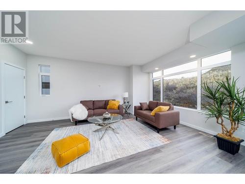 3781 Astoria Drive, West Kelowna, BC - Indoor Photo Showing Living Room