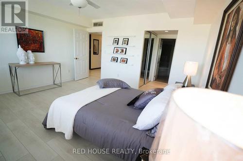 704 - 1818 Bayview Avenue, Toronto, ON - Indoor Photo Showing Bedroom