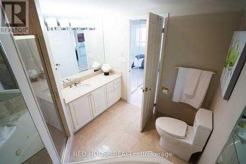 704 - 1818 Bayview Avenue, Toronto, ON - Indoor Photo Showing Bathroom