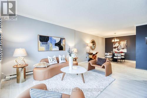 704 - 1818 Bayview Avenue, Toronto, ON - Indoor Photo Showing Living Room