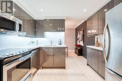 704 - 1818 Bayview Avenue, Toronto, ON - Indoor Photo Showing Kitchen With Upgraded Kitchen