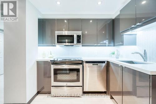 704 - 1818 Bayview Avenue, Toronto, ON - Indoor Photo Showing Kitchen With Upgraded Kitchen