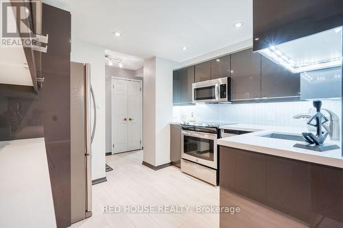 704 - 1818 Bayview Avenue, Toronto, ON - Indoor Photo Showing Kitchen