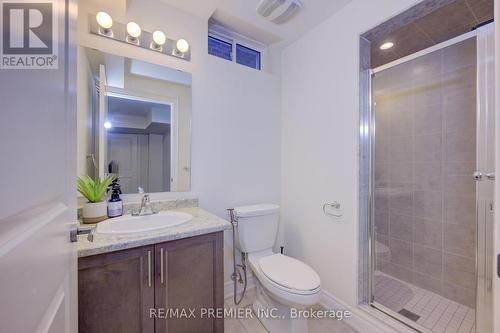 15 Babcock Street, Hamilton, ON - Indoor Photo Showing Bathroom