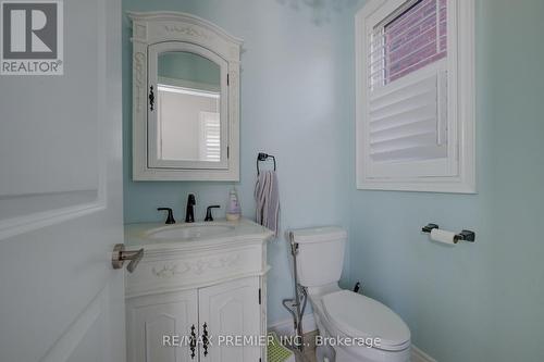 15 Babcock Street, Hamilton, ON - Indoor Photo Showing Bathroom