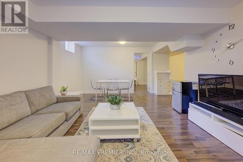 15 Babcock Street, Hamilton, ON - Indoor Photo Showing Living Room