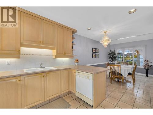 3775 Springbrook Road Unit# 20, Kelowna, BC - Indoor Photo Showing Kitchen