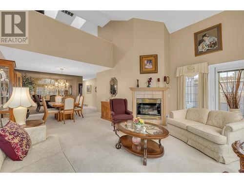 3775 Springbrook Road Unit# 20, Kelowna, BC - Indoor Photo Showing Living Room With Fireplace