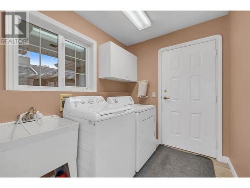 3775 Springbrook Road Unit# 20, Kelowna, BC - Indoor Photo Showing Laundry Room