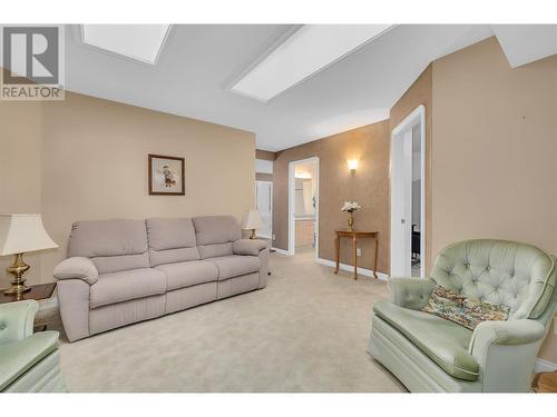 3775 Springbrook Road Unit# 20, Kelowna, BC - Indoor Photo Showing Living Room