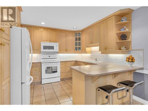 3775 Springbrook Road Unit# 20, Kelowna, BC - Indoor Photo Showing Kitchen