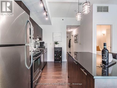 209 - 397 Front Street W, Toronto, ON - Indoor Photo Showing Kitchen