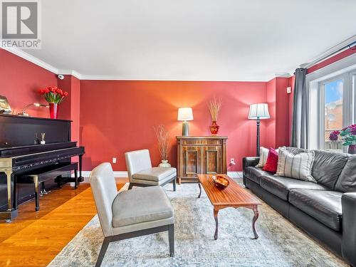 29 Bayhampton Crescent, Vaughan, ON - Indoor Photo Showing Living Room