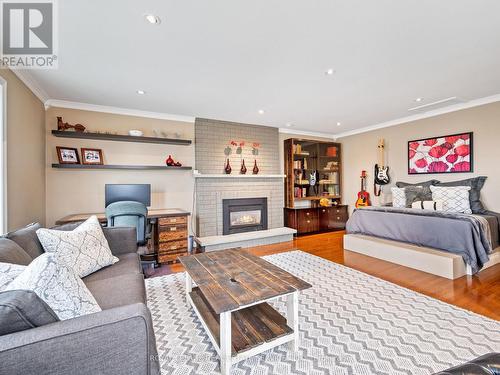 29 Bayhampton Crescent, Vaughan, ON - Indoor With Fireplace