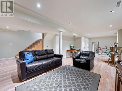 29 Bayhampton Crescent, Vaughan, ON - Indoor Photo Showing Living Room