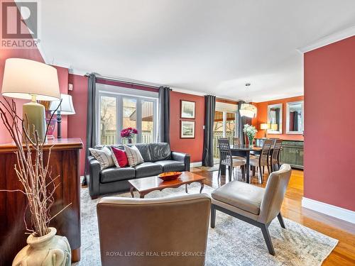 29 Bayhampton Crescent, Vaughan, ON - Indoor Photo Showing Living Room