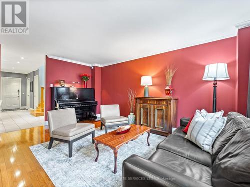 29 Bayhampton Crescent, Vaughan, ON - Indoor Photo Showing Living Room