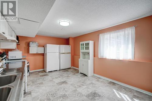 Bsmt - 15 Ferguson Drive, Barrie, ON - Indoor Photo Showing Kitchen