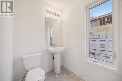 129 Colborne Street E, Orillia, ON - Indoor Photo Showing Bathroom