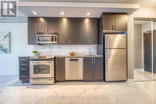 1821 - 165 Legion Road, Toronto, ON - Indoor Photo Showing Kitchen