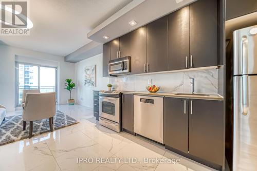 1821 - 165 Legion Road, Toronto, ON - Indoor Photo Showing Kitchen