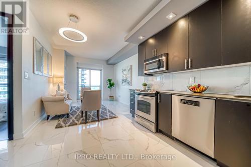 1821 - 165 Legion Road, Toronto, ON - Indoor Photo Showing Kitchen